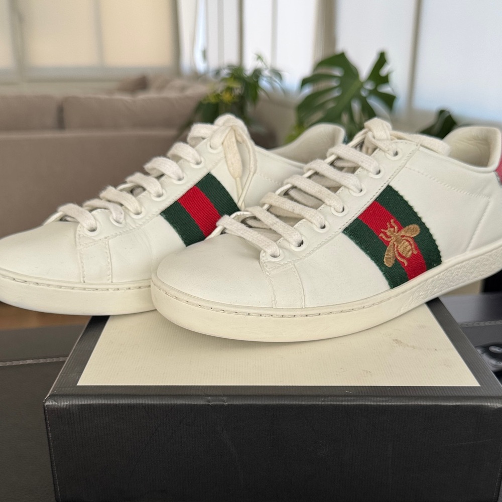 Gucci White Leather Sneakers with Green and Red Accents